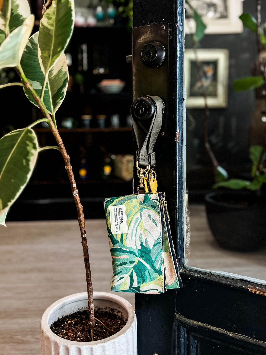 Lucy Wristlet | Abstract Foliage