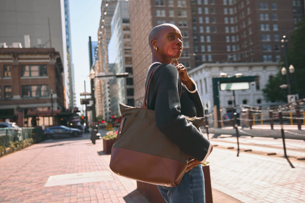 Brown leather tote bag with zipper deals